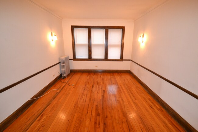 Building Photo - 3215 W Belle Plaine Ave