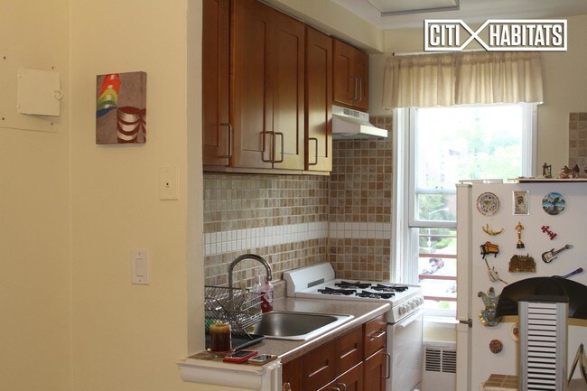 Foto del edificio - 8425 118th St