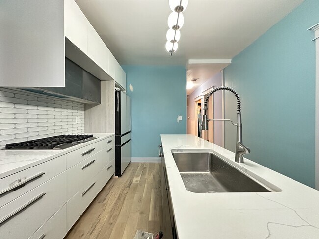 Foto del edificio - 3245 N Lakewood Ave
