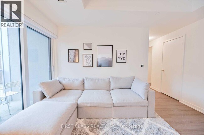 Photo du bâtiment - 1-601 Yorkville Ave