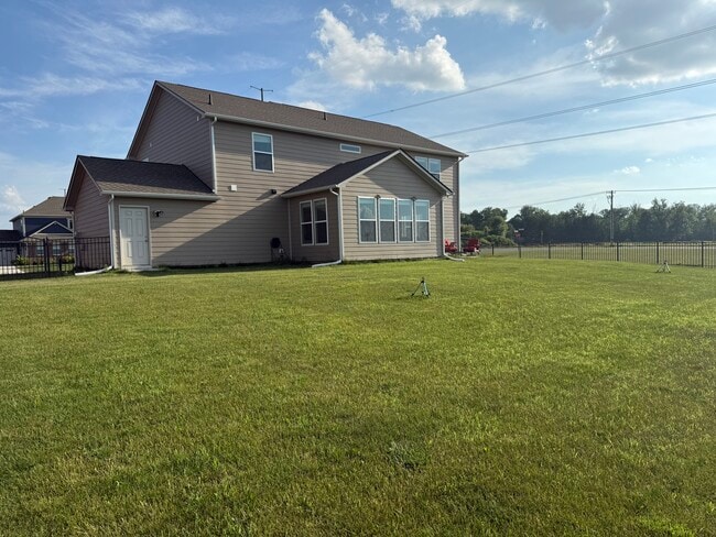 Building Photo - 8054 Hayle St