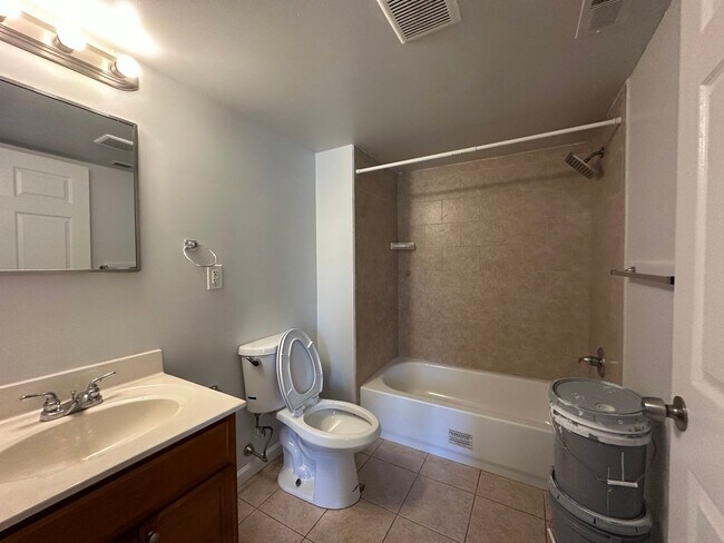 Foto del edificio - 3429 N Sydenham St