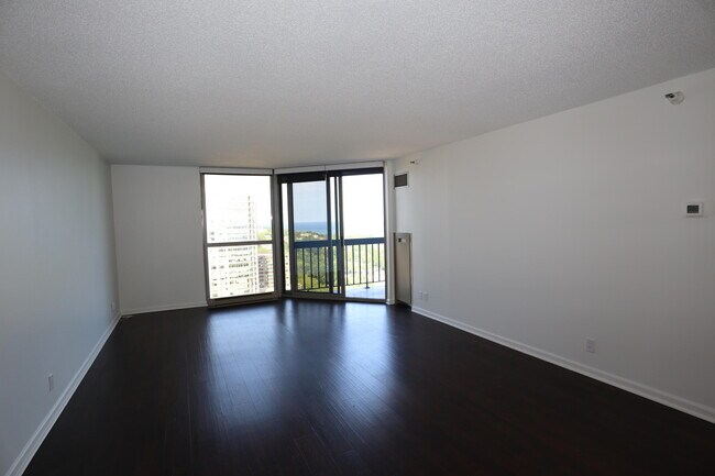 Foto del edificio - 1660 N Prospect Ave