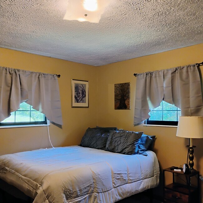 Foto del edificio - 116 Hidden Valley Dr