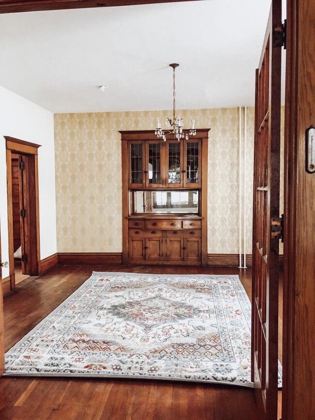 Foto del edificio - 1882 Loras Blvd