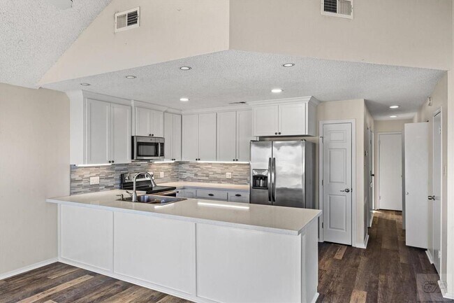 Foto del edificio - 16534 Henry Morgan Rd