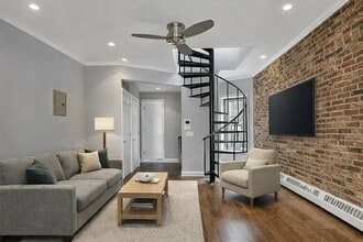 Building Photo - 350 W 21st St