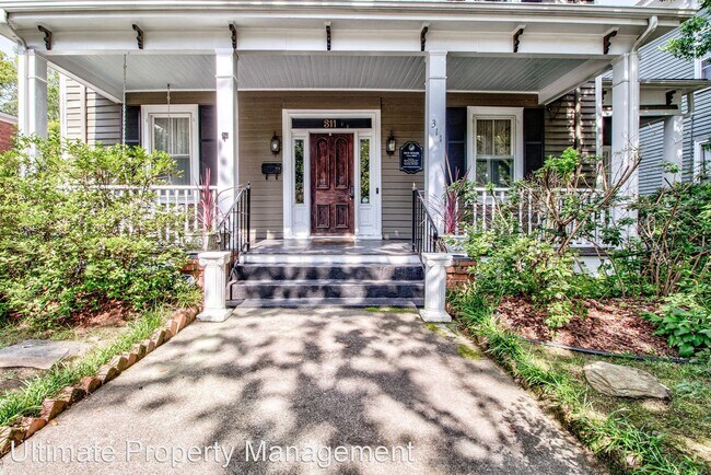 Foto del edificio - 4 br, 2.5 bath House - 311 South 3rd St Ne...