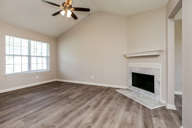 Building Photo - 864 Lavergne Ln