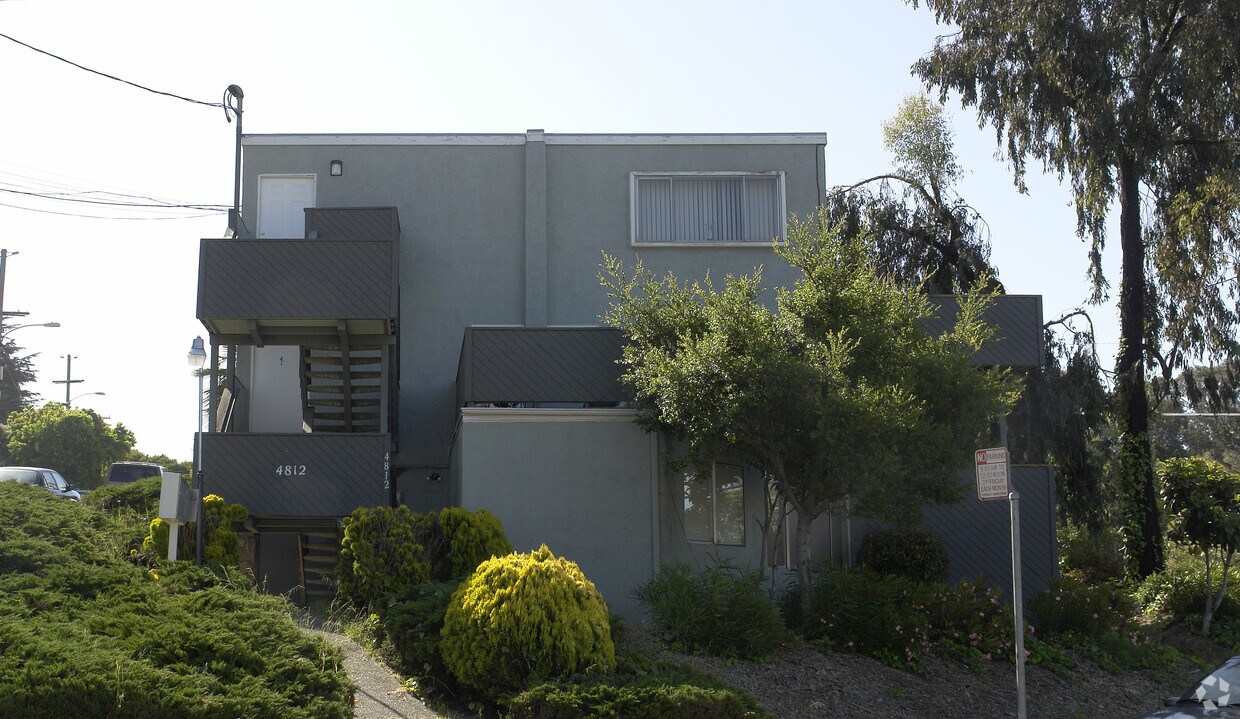 Building Photo - 4812-4814 Tompkins Ave