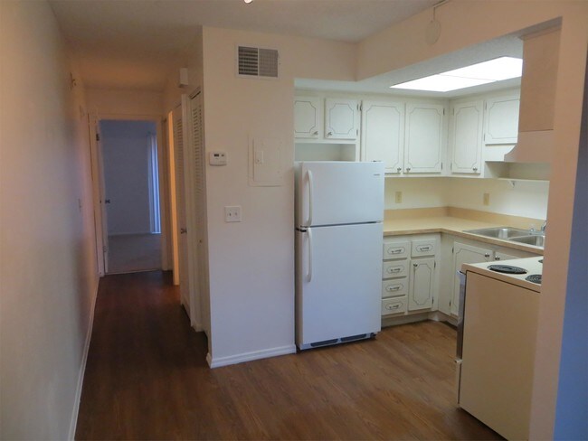 Building Photo - 1270 Santa Rosa St