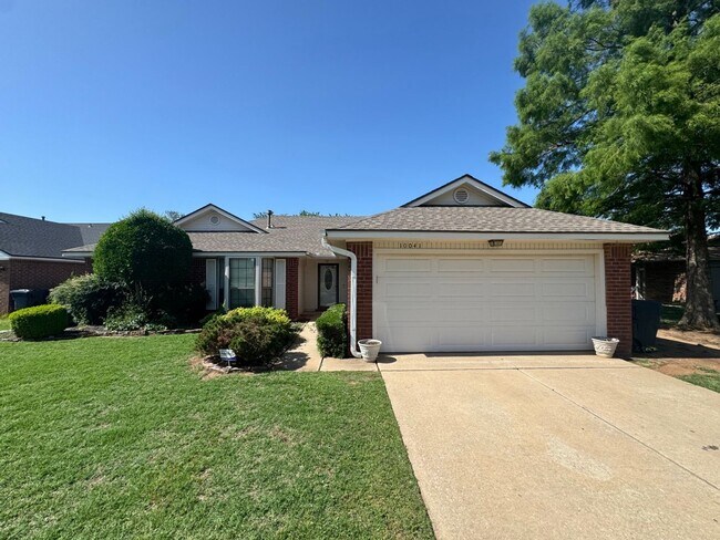 Building Photo - Spacious and Cozy Home in Convenient Location