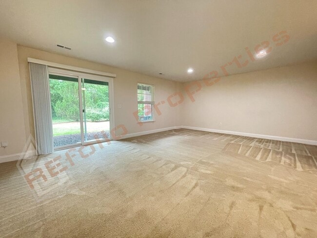 Building Photo - Beautiful 3 Story 3 Bedroom Townhouse with Huge 1st Floor Flex Space with Access to Patio + 2 Car...