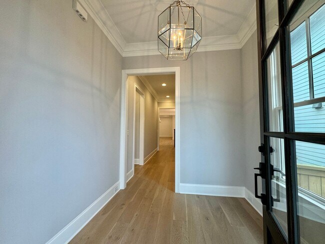 Foto del edificio - 3 bedroom home with 3.5 bathrooms and 2 Car Garage