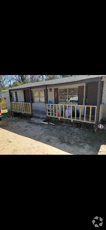 Building Photo - 1247 Hall St