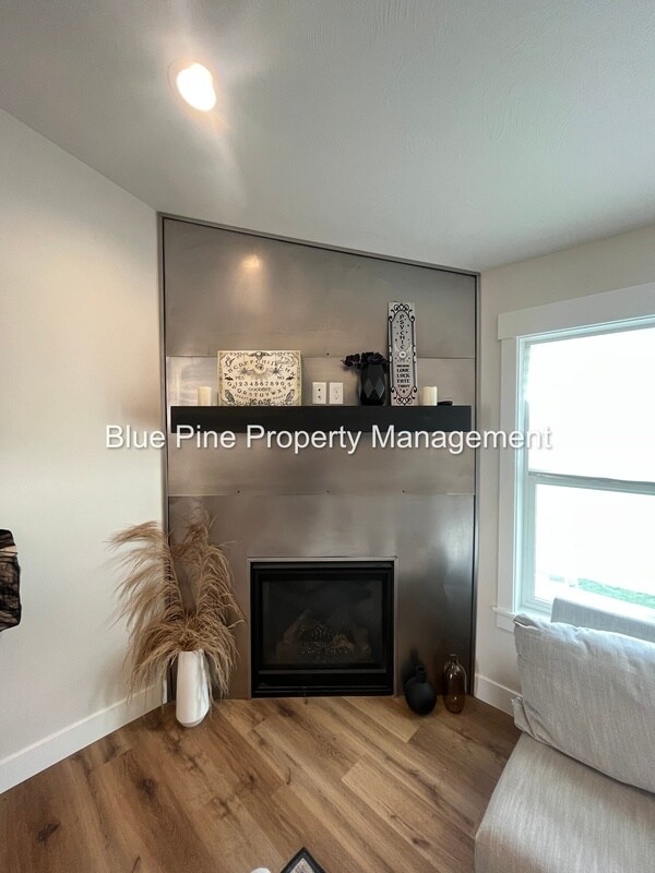 Foto del edificio - 3185 Greenwillow Ln
