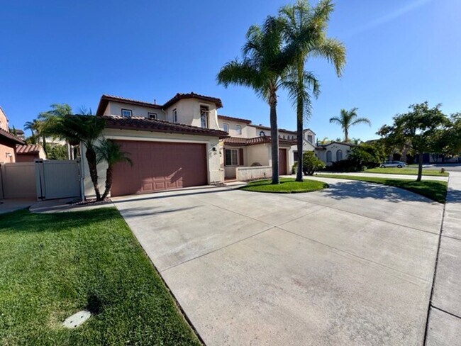Foto del edificio - FOR LEASE: Stunning expansive 3 Bedroom Re...