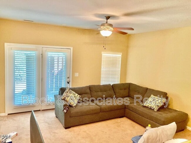 Foto del edificio - 3006 Courtney Creek Blvd