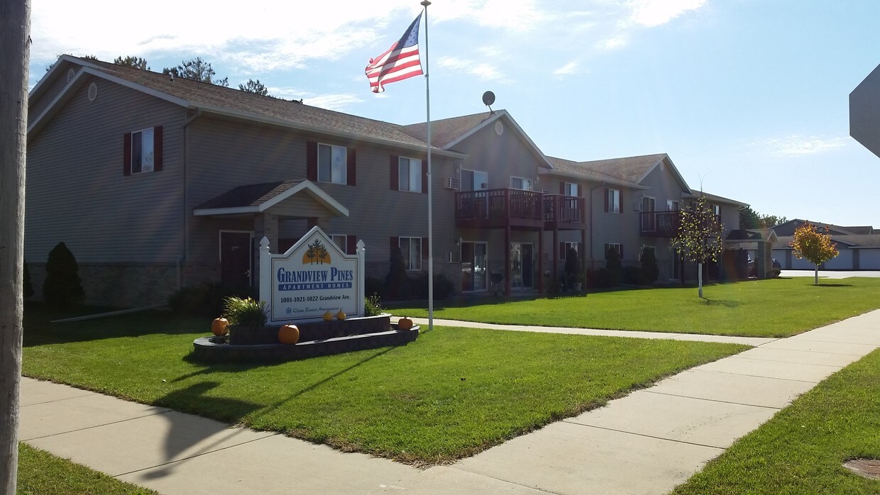 1021 Grandview Ave, Tomah, WI 54660 Apartments Tomah, WI