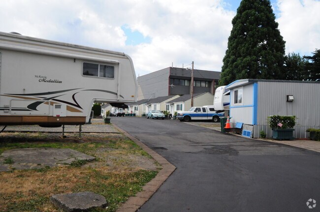 Building Photo - Tip Top Trailer Court