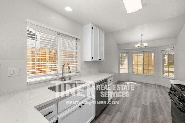Foto del edificio - 8424 Misty Pass Way