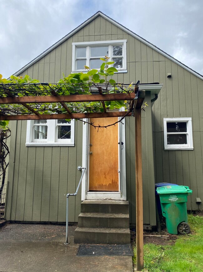 Building Photo - 3418 SE 55th Ave