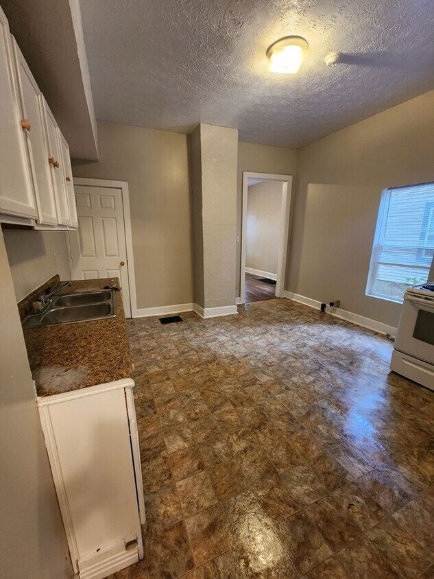 Primary Photo - Spacious Three Bedroom Two Story Duplex