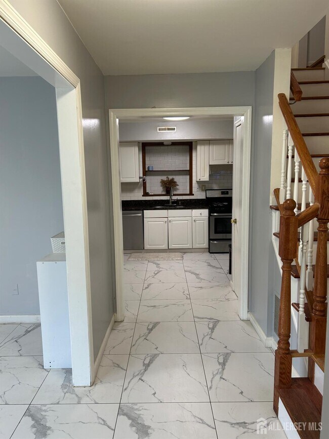 Building Photo - 26 Netherwood Cir