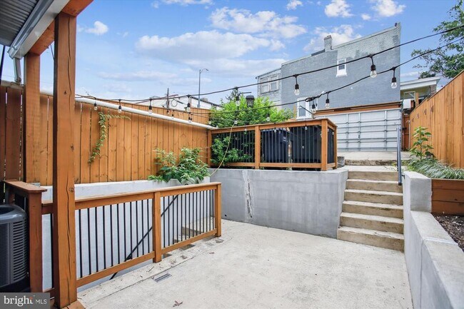 Foto del edificio - 1423 Montello Ave NE