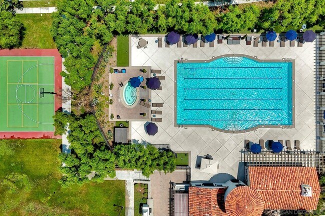 Foto del edificio - 2476 Fallbrook Pl