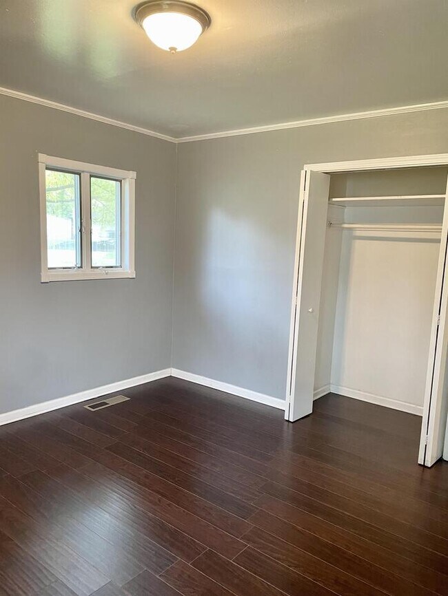 Foto del edificio - 420 Indianwood Blvd