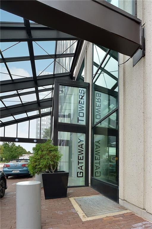 Entrada principal - 320 Fort Duquesne Blvd