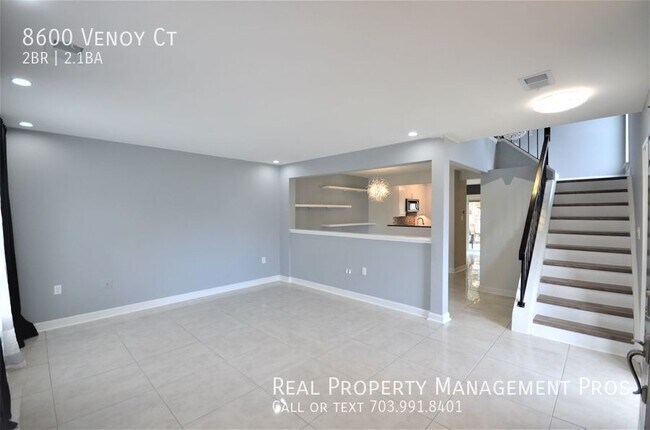 Building Photo - Stunning End of Row Townhouse, Alexandria!