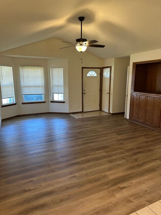 Building Photo - All brick 3 bed 2 bath home in Nixa.