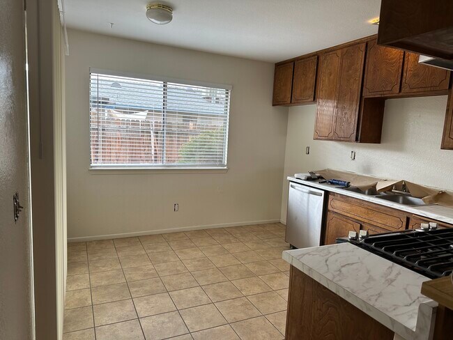 Kitchen - 13639 Yakima Rd