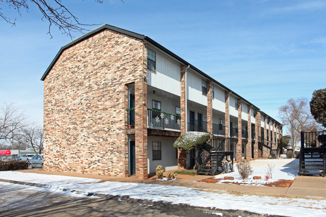 Foto del edificio - Tamarack Village Apartments