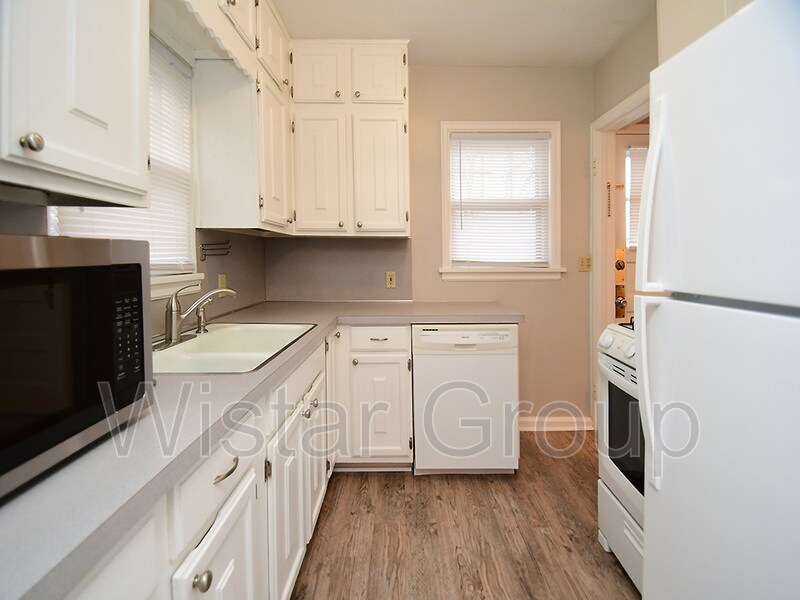 Primary Photo - 2108 S 46th St