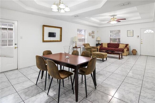 Building Photo - 905 Los Ebanos Ct