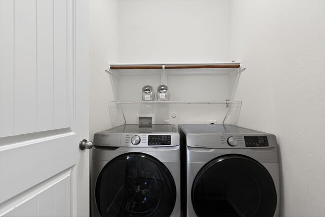 Building Photo - 2317 Larimar Dr