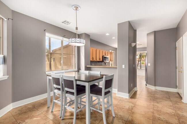 Foto del edificio - Beautiful Townhome in the Gated Stonecliffe Community – Foothills Living!