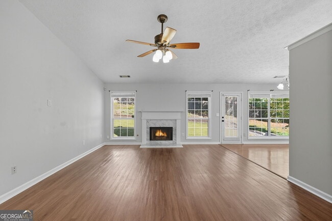 Foto del edificio - 907 Ashley Crossing Ln NW
