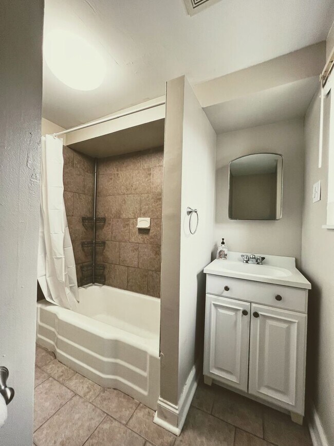 Photo - 2332 Arlington Ave Apartment