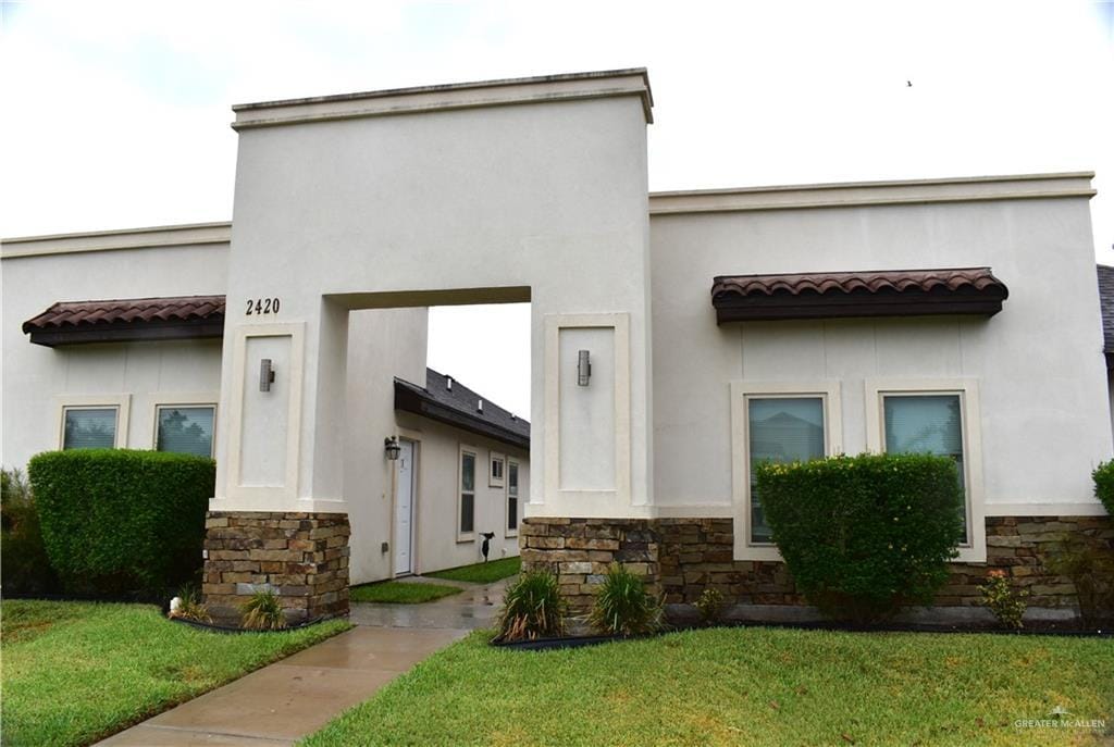 Primary Photo - 2420 N Mojave St