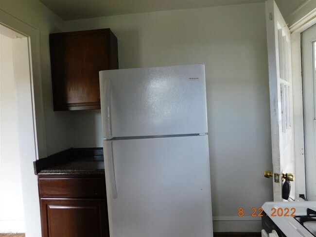 Building Photo - 3 br, 1 bath House - 401 E Lorengo Ave