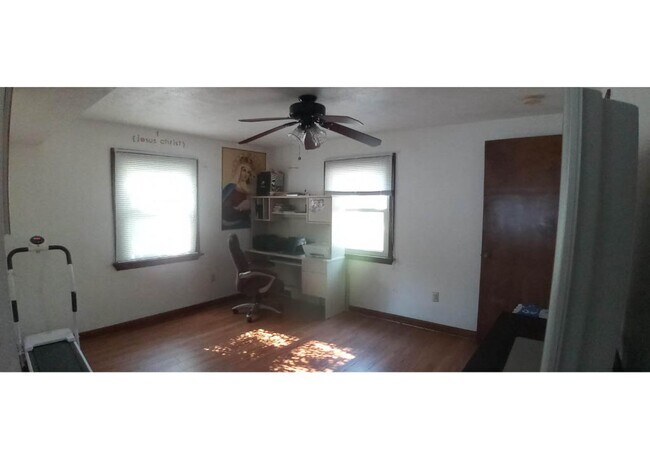 Foto del edificio - Call Sabrina Thomas Office at 757-767-0767 for more information