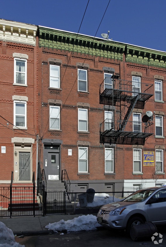 Building Photo - 156 Union St
