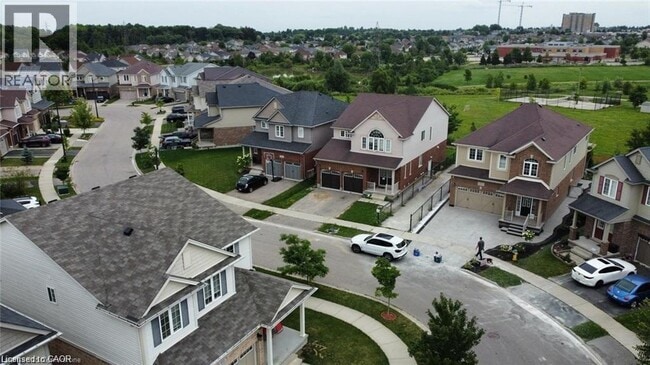 Building Photo - 402 Bamberg Crescent