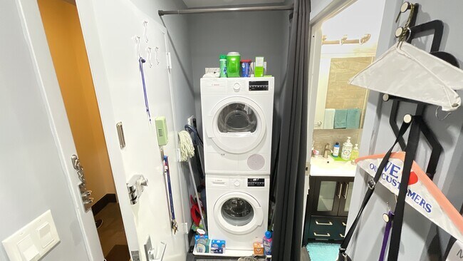 Washer Dryer in Unit - 3181 37th St