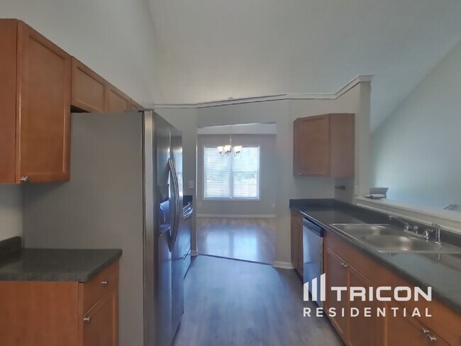 Foto del edificio - 1440 Twin Manor Dr