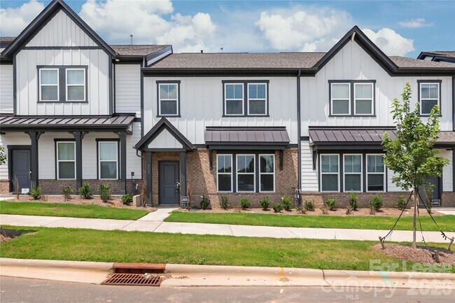 Building Photo - 302 Silver Fleet Dr
